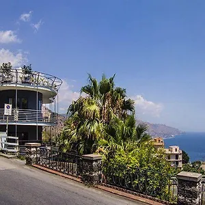 taormina-palace-hotel.taorminaitalyhotels.com/